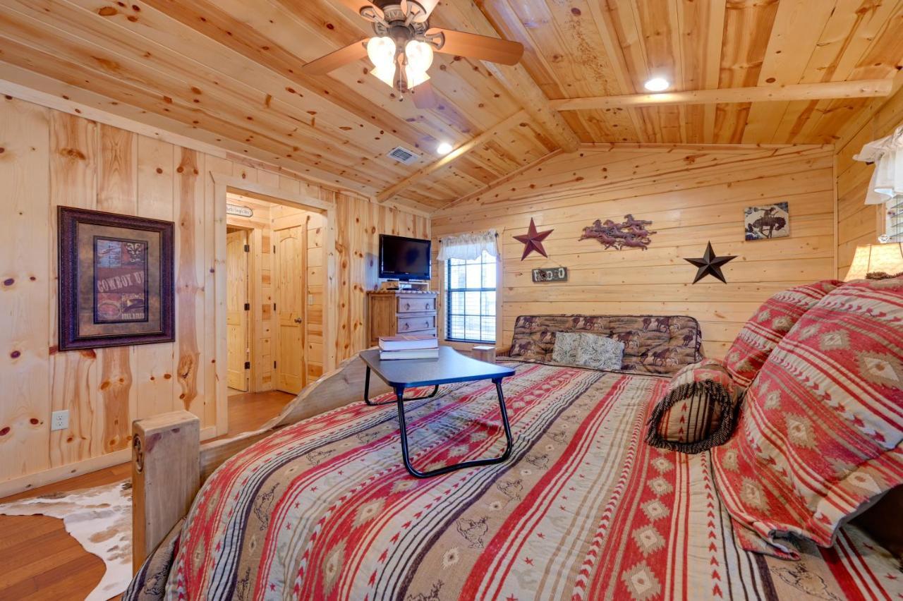 Broken Bow Cabin With Hot Tub And Deck - 4 Mi To Lake! Kültér fotó