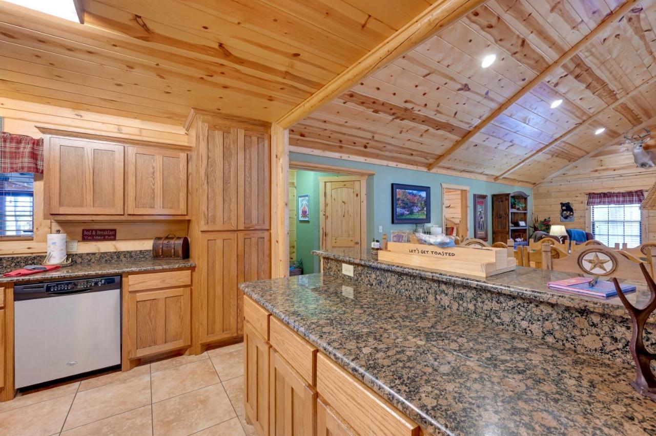 Broken Bow Cabin With Hot Tub And Deck - 4 Mi To Lake! Kültér fotó